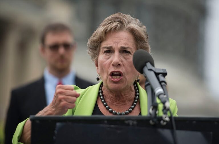 Le représentant démocrate juif Jan Schakowsky aurait pris sa retraite après 26 ans au pouvoir, l'attaquant est libre de lire, mais il n'est pas gratuit