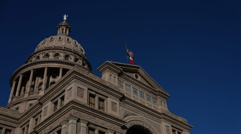 Les Juifs du Texas se séparent alors que les législateurs s'inscrivent sur un programme de bons d'école privée de 1 milliard de dollars que l'attaquant est gratuit, mais il n'est pas gratuit
