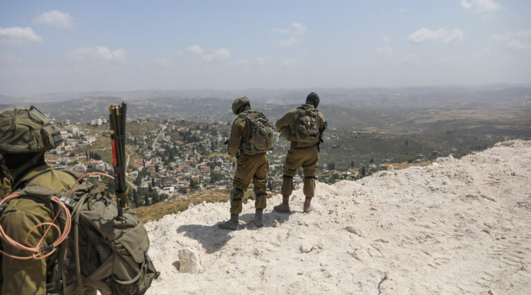 Les Palestiniens-Américains de 14 ans tués par un incendie israélien en Cisjordanie, les responsables disent que l'attaquant est libre de lire, mais il n'est pas libre de produire