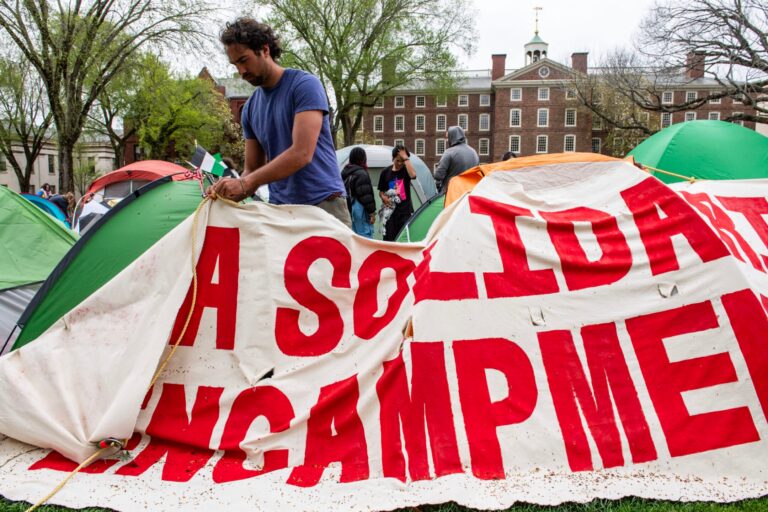 Les dirigeants de Brown U louent la vie juive sur le campus alors que Trump s'attendait à réduire 500 millions de dollars, l'attaquant est libre de lire, mais il n'est pas gratuit