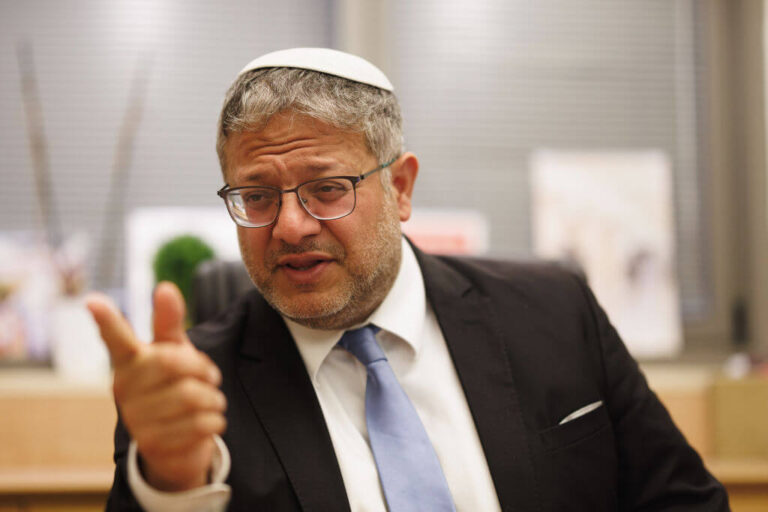 Les manifestants s'affrontent dans Crown Heights alors que Ben-Gvir visite le siège social de Chabad, l'attaquant est libre de lire, mais il n'est pas libre de produire