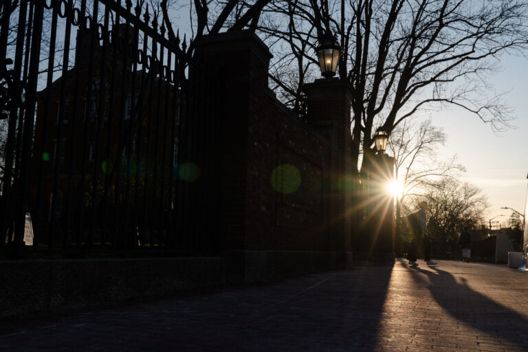 Pourquoi Harvard peut-il résister à Trump? Parce qu'il n'a pas cédé aux protestations des étudiants pro-palestiniens, l'attaquant est libre de lire, mais il n'est pas gratuit