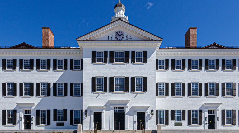 Red Paint Coats Dartmouth Building in Pro-Palestinian Protest the Forward est gratuit, mais il n'est pas libre de produire