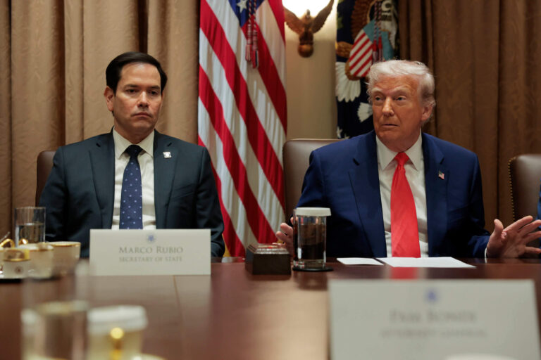 Trump éliminerait l'envoyé de l'antisémitisme dans la refonte du département d'État proposé que l'attaquant est libre de lire, mais il n'est pas libre de produire