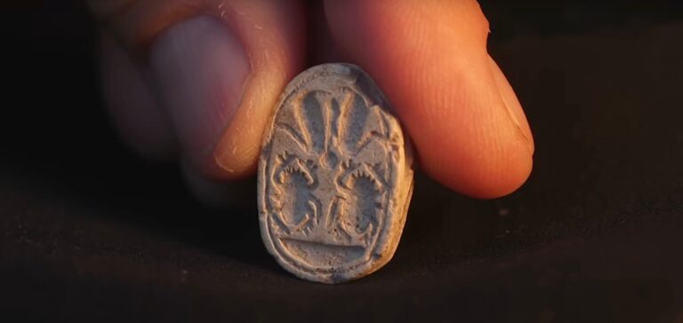 טשיקאַו5 remplient: מיידעלע געפֿינט 3 800 ־יאָריקע קמיע לעבןES