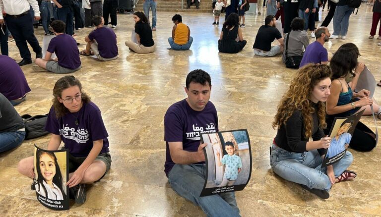 Groupe israélien de gauche suspendu à l'Université de Haïfa après avoir protesté contre la guerre à Gaza, l'attaquant est libre de lire, mais il n'est pas libre de produire