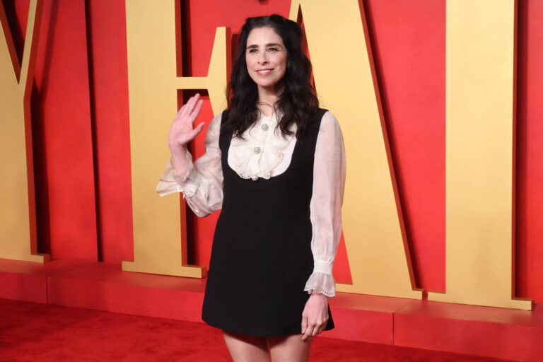 Le nouveau «Portmortem» spécial de Netflix de Sarah Silverman aborde le chagrin et la masturbation juifs