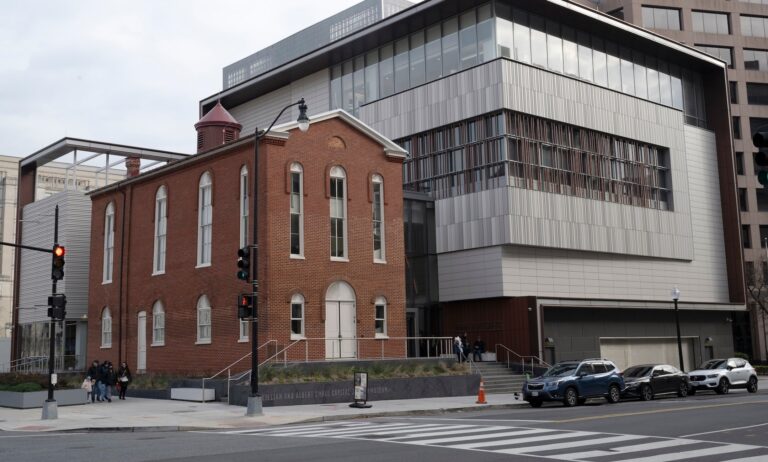 Deux tués dans la fusillade du musée juif de la capitale à Washington, DC, par suspect qui a crié, «Palestine libre», disent la police