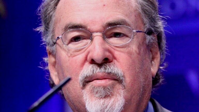 David Horowitz, radical des années 60, radical de retour de droite et critique de l'islam, meurt à 86 L'attaquant est libre de lire, mais il n'est pas libre de produire