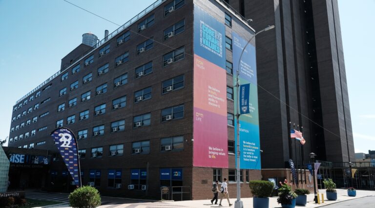 L'Université Yeshiva annule l'approbation de LGBTQ + Student Club L'attaquant est gratuit, mais il n'est pas gratuit de produire