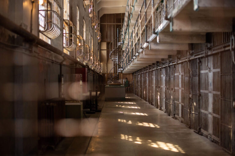 L'histoire juive secrète d'Alcatraz l'attaquant est libre de lire, mais elle n'est pas libre de produire