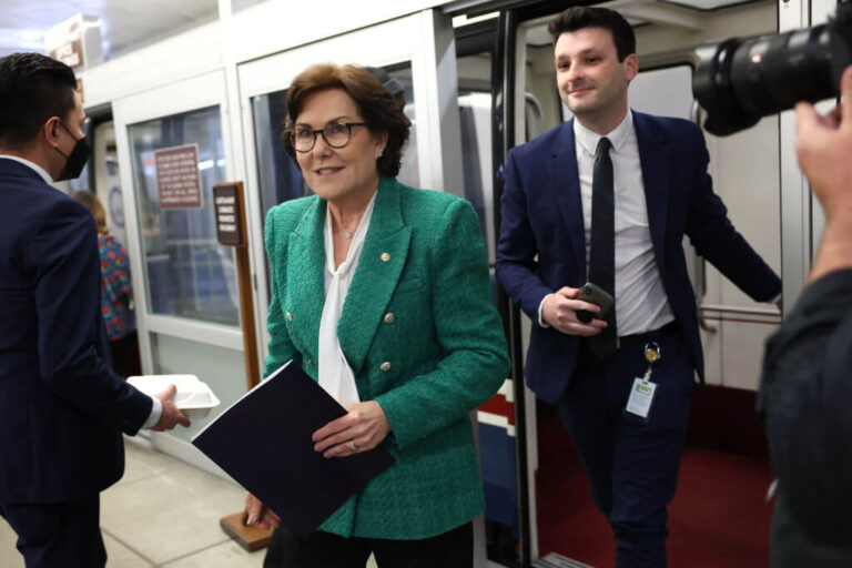 L'homme qui a fait des menaces antisémites contre le sénateur Jacky Rosen a condamné à près de 4 ans de prison