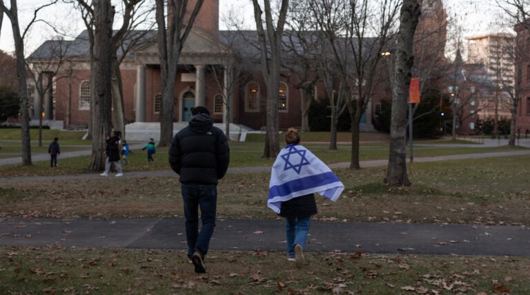 La Maison Blanche révèle le droit de Harvard à inscrire des étudiants internationaux, y compris des Juifs de l'étranger