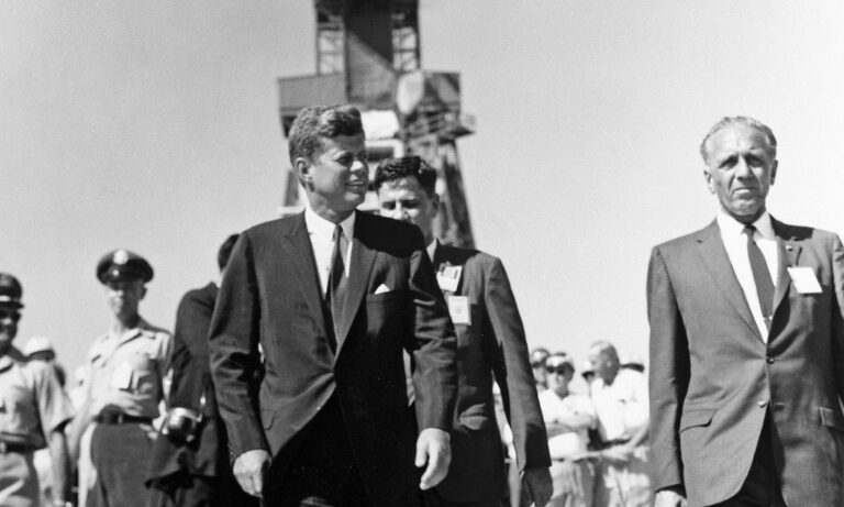 La NASA a finalement cessé d'honorer un scientifique nazi. Pourquoi cela a-t-il pris si longtemps? L'attaquant est libre de lire, mais il n'est pas libre de produire