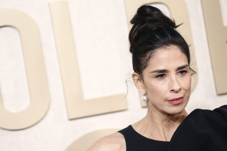 Le nouveau «Portmortem» spécial de Netflix de Sarah Silverman aborde le chagrin et la masturbation juifs