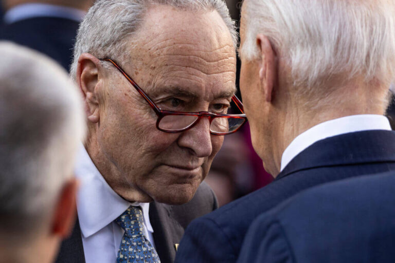`` Péché original '' de Chuck Schumer: pourquoi il a protégé Joe Biden - jusqu'à ce qu'il ne puisse pas