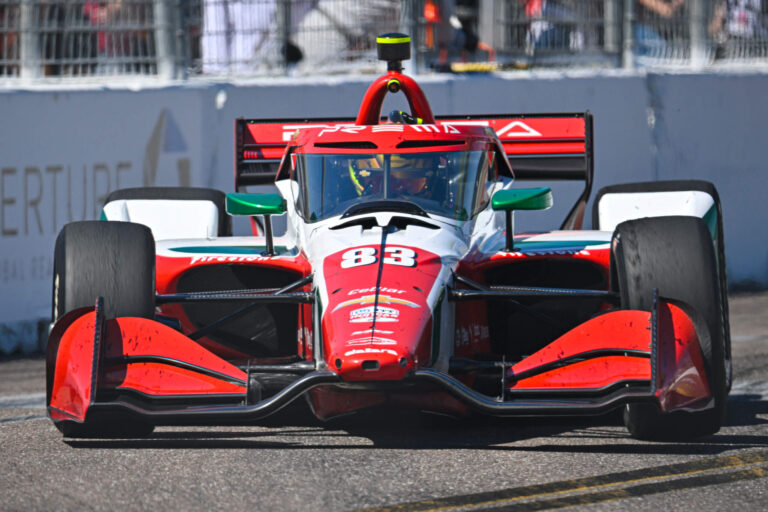 Robert Shwartzman, conducteur de recrue israélienne, remporte l'Indy 500.