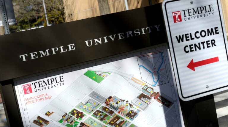 Temple suspend le deuxième étudiant impliqué dans le signe «F - les Juifs» que l'attaquant est libre de lire, mais il n'est pas libre de produire