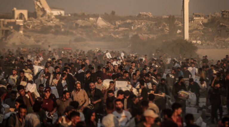 Rapport: Les soldats israéliens disent qu'ils sont ordonnés de tirer sur des Gazans non armés à la recherche d'aide