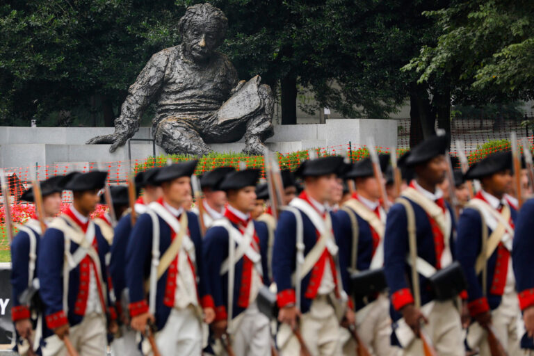 À quoi pensait Albert Einstein en regardant le défilé militaire de Trump?