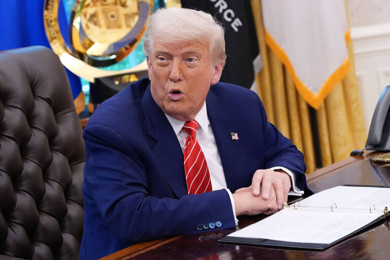 Après l'attaque de Boulder, Trump pour raviver l'interdiction de voyager musulman avec des changements ciblés