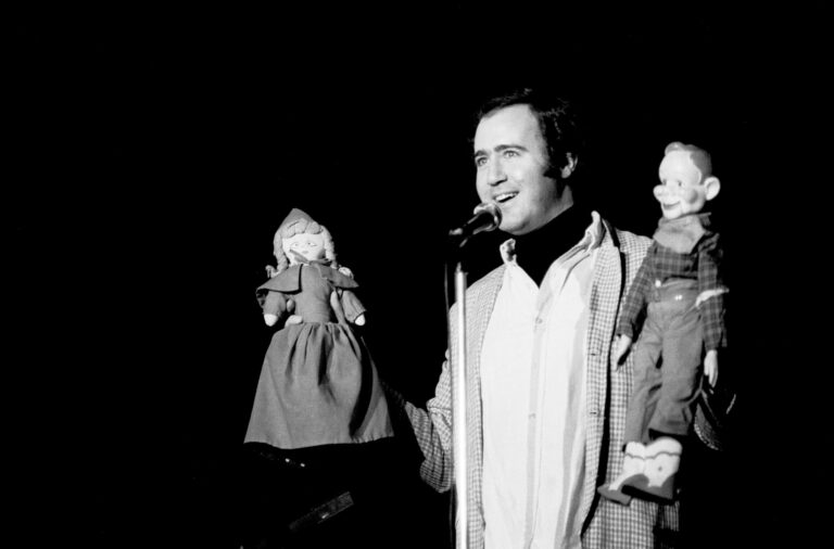 Dans des enregistrements inédits, Andy Kaufman émerge - une âme plus gentille et plus douce que vous ne vous y attendez, ou espérer voir