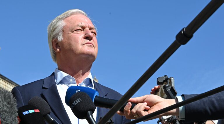 La cour allemande annule l'interdiction du magazine antisémite d'extrême droite, citant la liberté d'expression