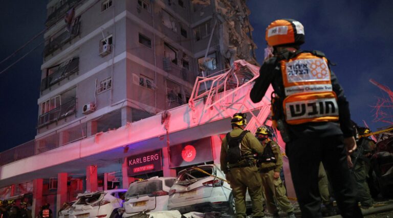 Les États-Unis aident à la défense d'Israël, comme l'échange de Trump et de Téhéran