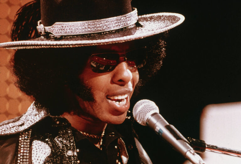 Sly Stone était l'un des interprètes les plus funkistes de la planète - alors pourquoi a-t-il enregistré cette mélodie Schmaltzy Doris Day?