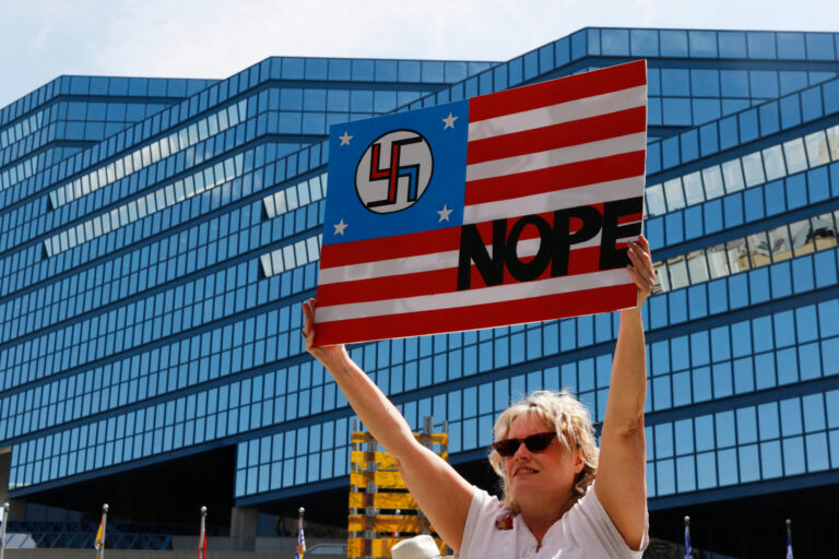 Vous pensez que parler contre Trump n'aidera pas? Une manifestation de 1943 en Allemagne nazie dit que vous vous trompez.