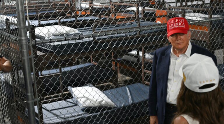 `` Alligator Auschwitz '': L'usine de détention des Everglades de Floride de Ice évoque des comparaisons de l'Holocauste