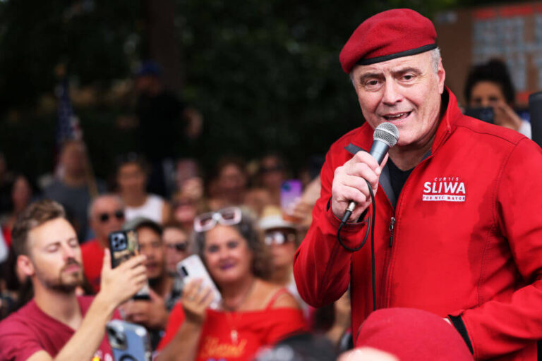 Curtis Sliwa a un plan pour battre Zohran Mamdani dans la course du maire de New York - et cela commence par s'excuser auprès des Juifs