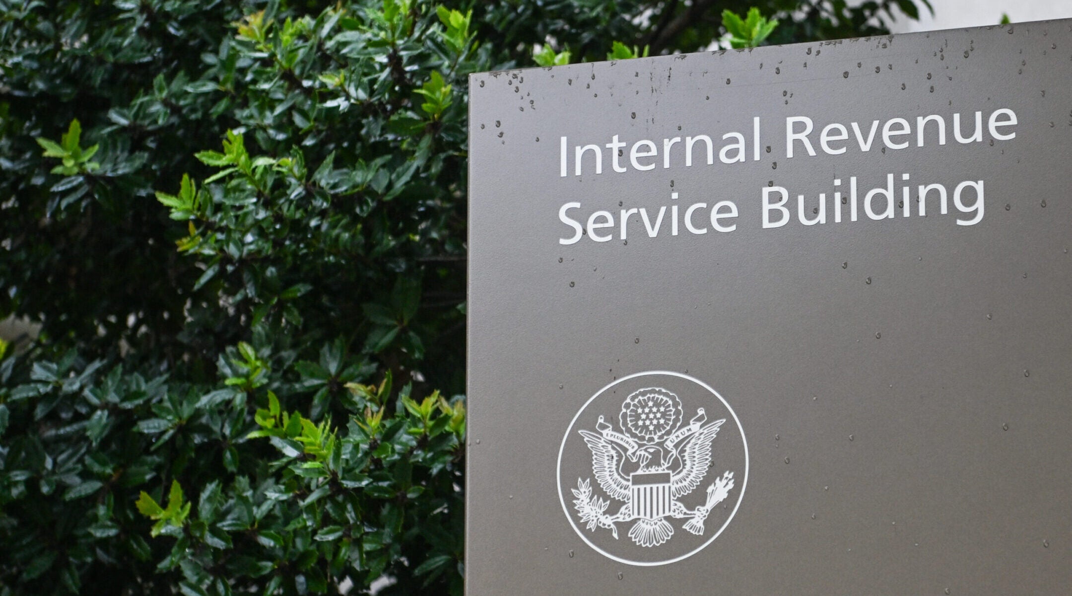 L'IRS dit que les institutions religieuses peuvent approuver les candidats, annulant une interdiction de longue date