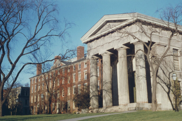 L'Université Brown conclut un accord de 50 millions de dollars avec l'administration Trump sur des allégations d'antisémitisme du campus