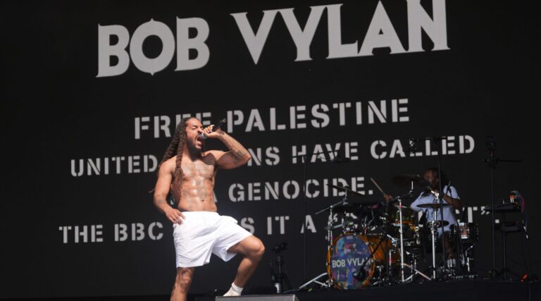 Le département de l'État révèle les visas de Bob Vylan après les chants de la «mort aux idf» à Glastonbury