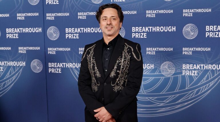 Sergey Brin de Google se cache en tant que `` transparent antisémite '' dans le chat de l'entreprise: rapport