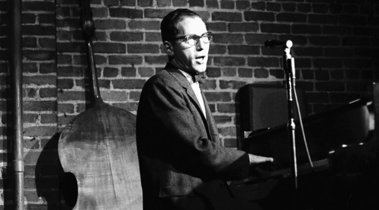 Tom Lehrer, satiriste qui a chanté à propos de «Hanoukka à Santa Monica», meurt à 97