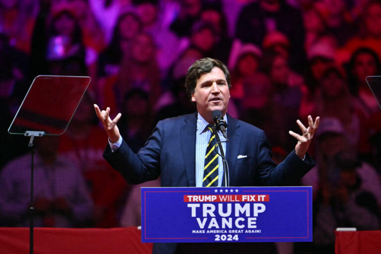 Tucker Carlson appelle à dépouiller la citoyenneté des Américains qui ont servi dans l'armée israélienne
