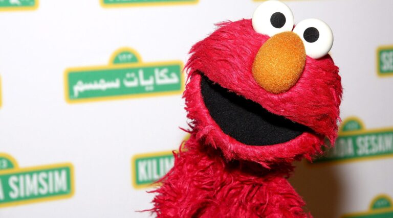 `` Tuez tous les juifs '', dit le compte X d'Elmo lors de la frénésie antisémite et chargée de la théorie du complot