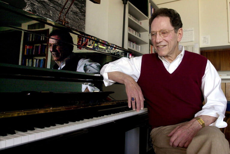 Une voix pour sa génération, Tom Lehrer a trouvé le rire même dans les aspects les plus sensibles de la vie et de l'histoire juives