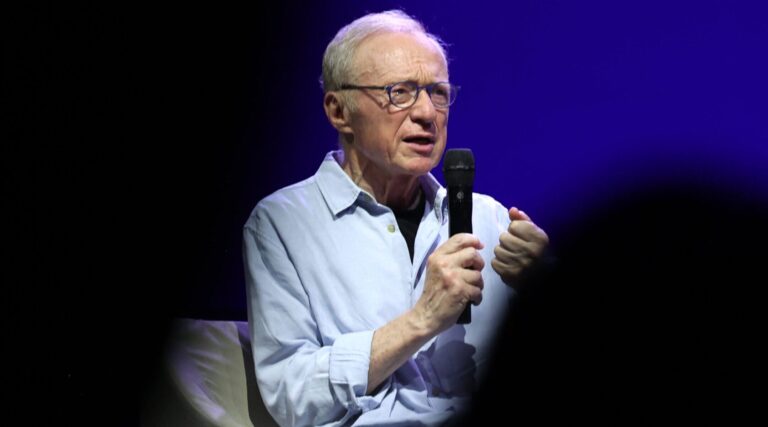 Le romancier David Grossman dit qu'Israël commet un «génocide» à Gaza, rejoignant un refrain croissant