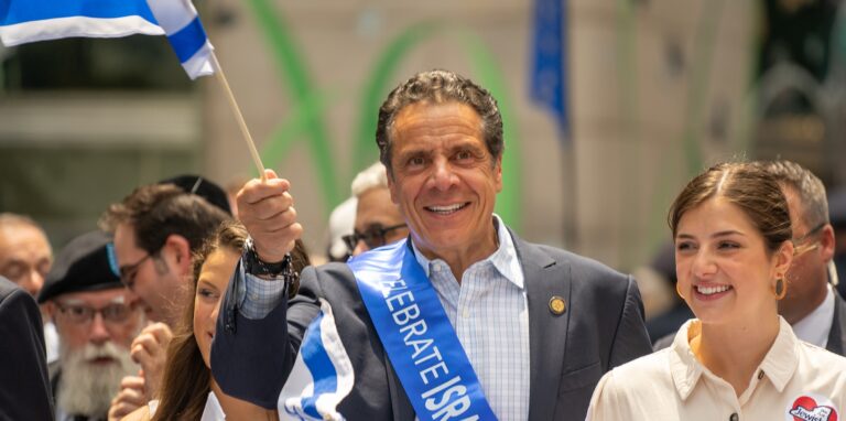 Andrew Cuomo critique Israël - ou le fait-il?