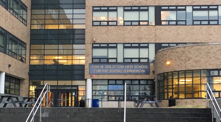 Brooklyn Woman chargé de faire une «menace terroriste» à l'école publique sur le corps étudiant «sioniste»