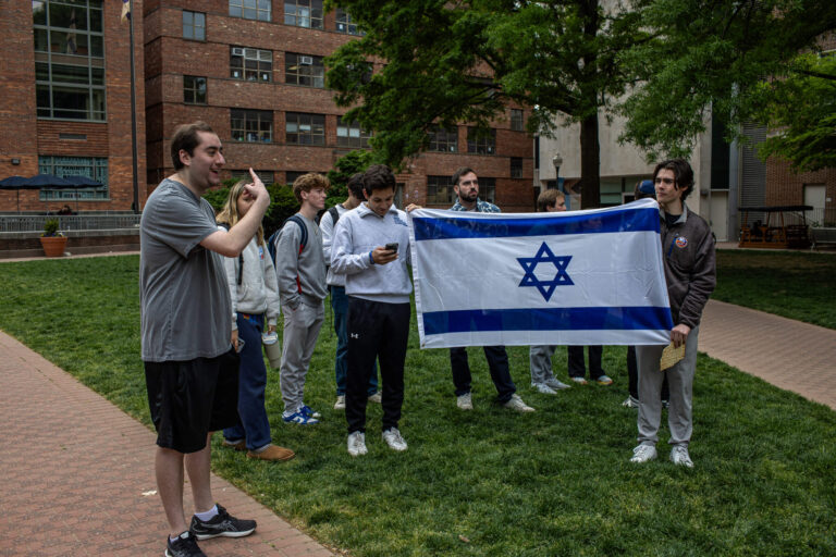 Comment Trump interdit Dei dans les universités - sauf pour les Juifs