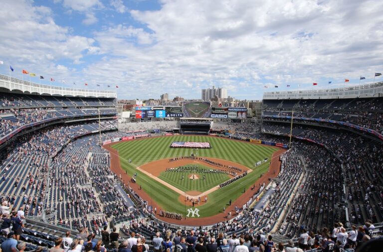 Joueur de repêchage des Yankees qui a tiré une croix gammée sur la porte de la camarade de classe juive