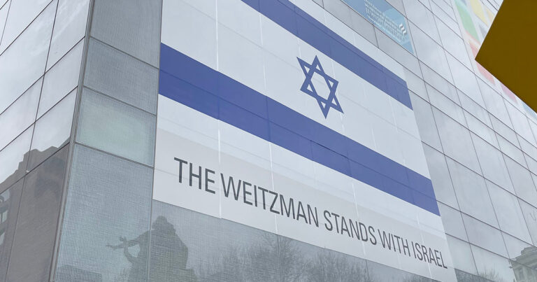 Le musée juif de Philadelphie ne reterroque pas le drapeau israélien maintenant après avoir été vandalisé deux fois par semaine