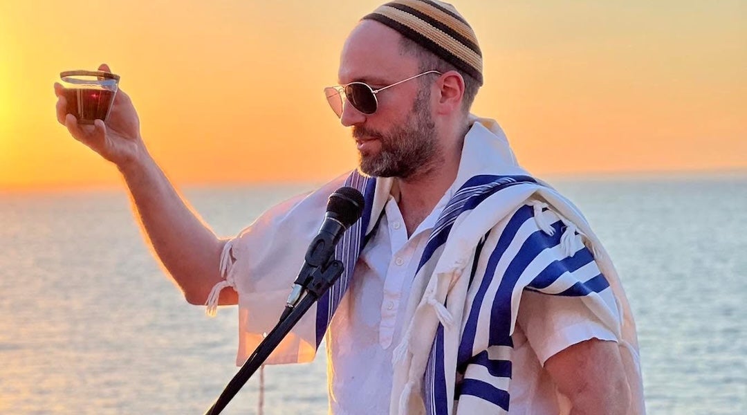 Le rabbin conservateur de la troisième génération démissionne du mouvement après avoir été infligé à une punition pour avoir effectué des mariages mixtes