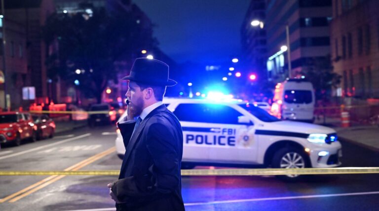 Les crimes de haine anti-juifs atteignent un record aux États-Unis, selon le FBI