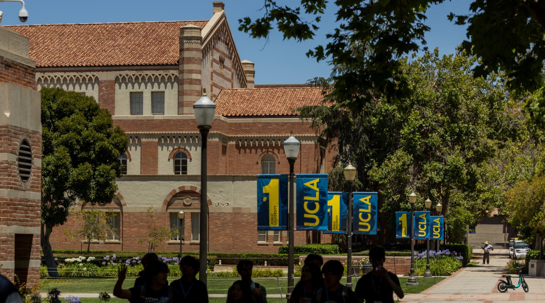 Les groupes juifs de Californie disent que la demande de 1 milliard de dollars de l'UCLA «ne rend pas les étudiants juifs plus sûrs»