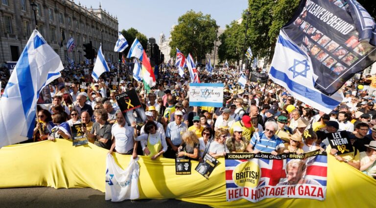 Réformer les rabbins faits pour quitter la scène au rallye d'otage de Londres après avoir appelé à la fin de la guerre de Gaza